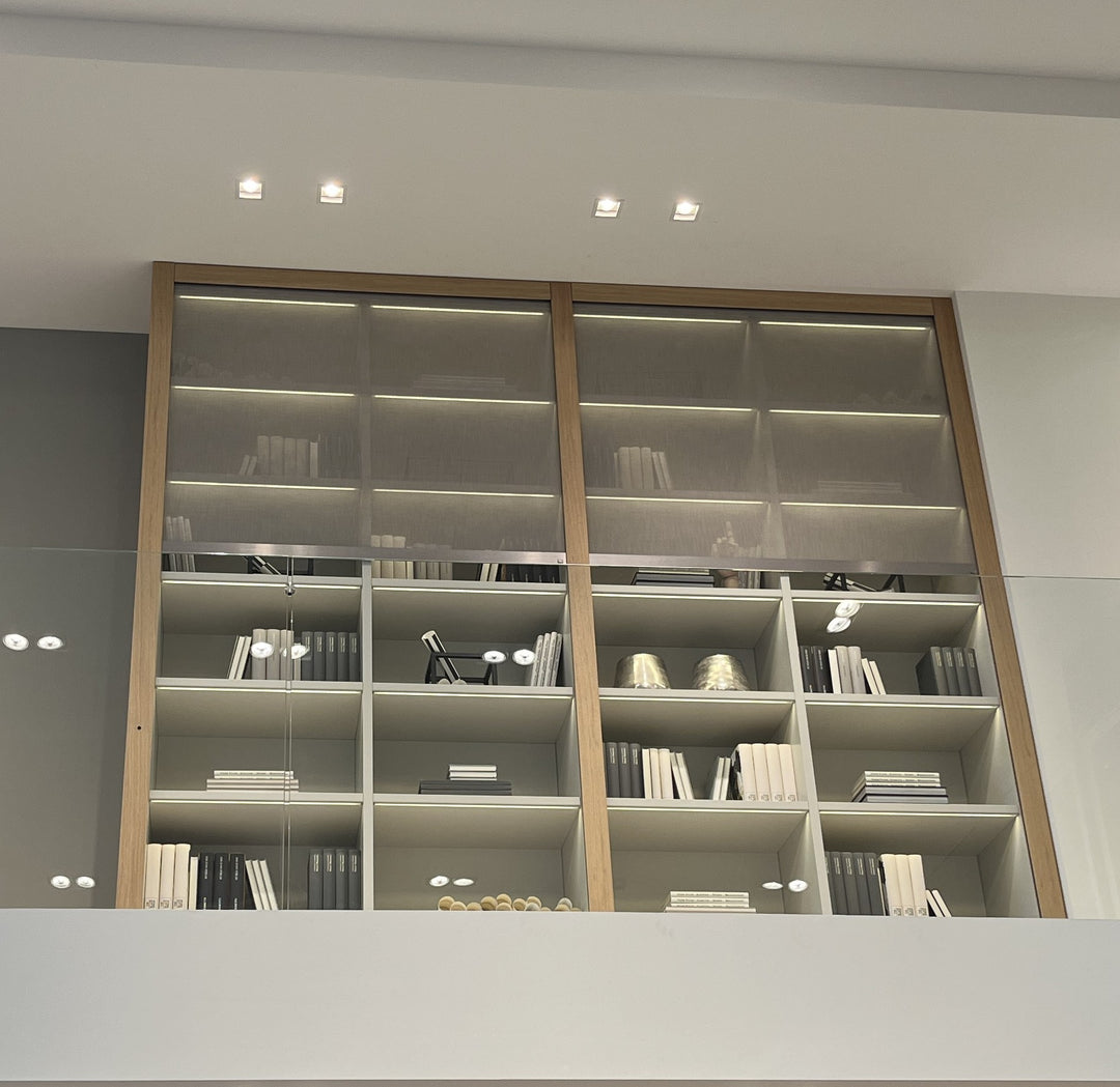 Comfort Close - Bücherregal mit Textiler Front