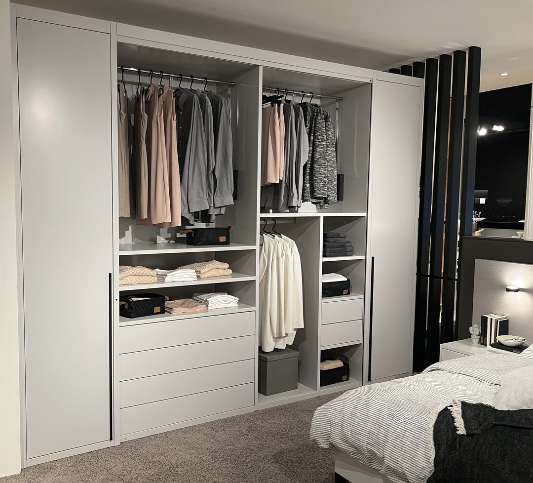 Comfort Close - Kleiderschrank mit Textiler Front