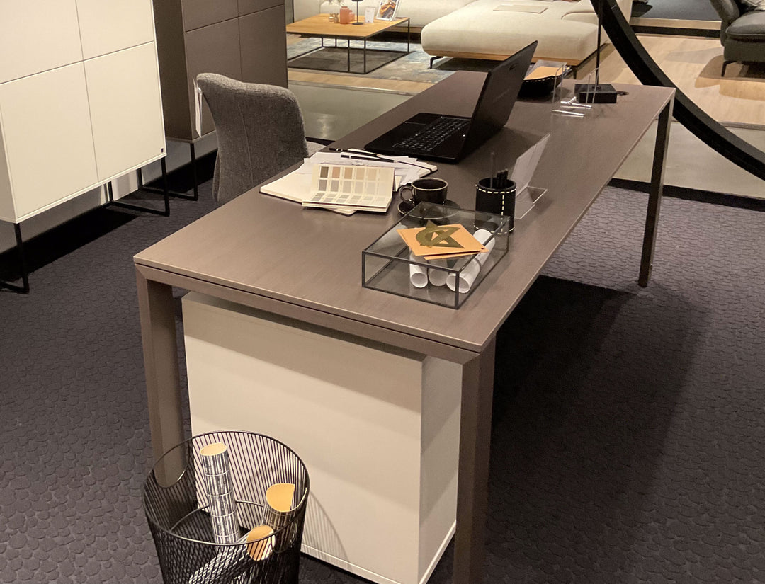 Kara Frame - Musterring - Schreibtisch LINE