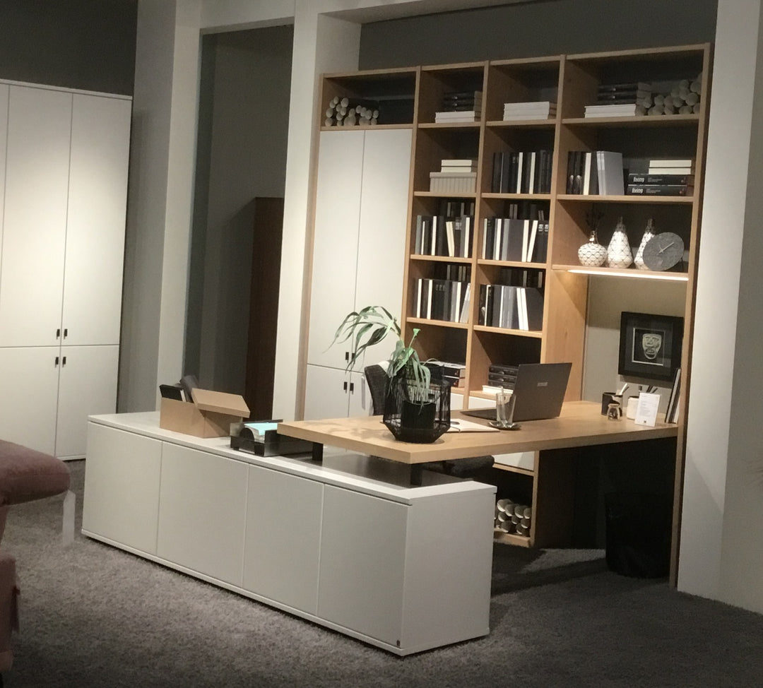 Kira System - Musterring - Schreibtischplanung mit Regalkombination + Stauraum
